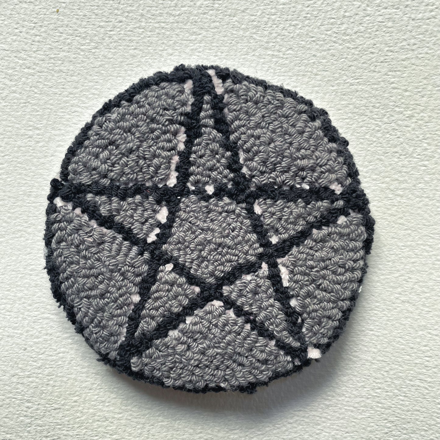 Sous-verres faits à la main - Série noire - Halloween - Punch needle sur tissu canvas récupéré