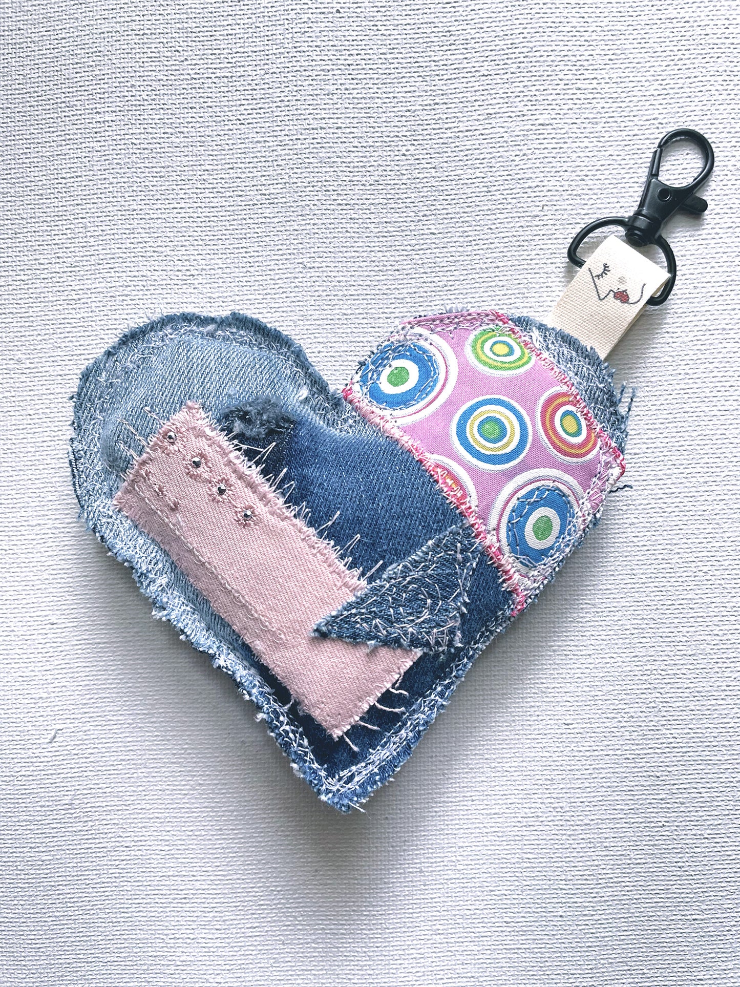 Portes-clés éco-chic en forme de cœur - Accessoire stylé - Denim surcyclé - Bag Charms.