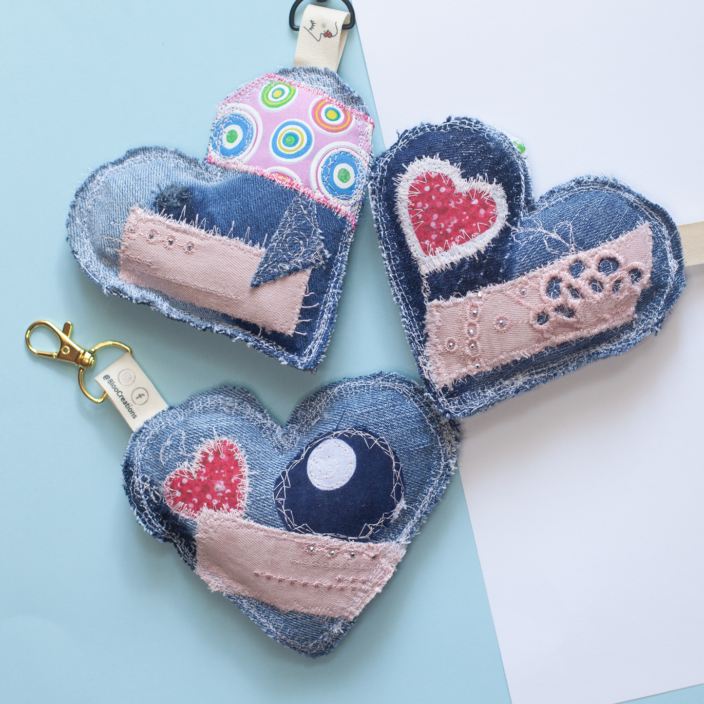 Portes-clés éco-chic en forme de cœur - Accessoire stylé - Denim surcyclé - Bag Charms.