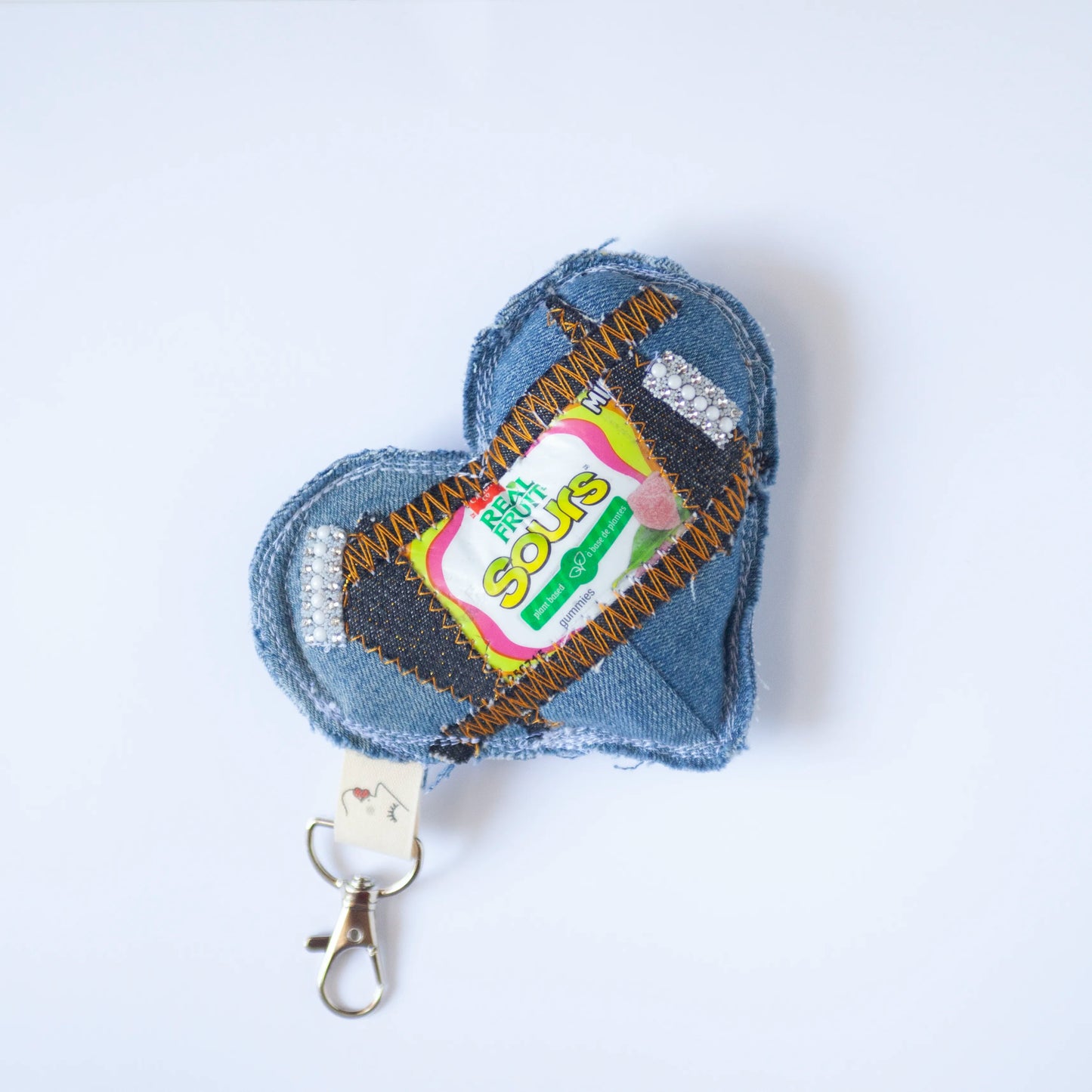 Portes-clés éco-chic en forme de cœur - Glamour - Accessoire stylé - Denim surcyclé - Bag Charms.