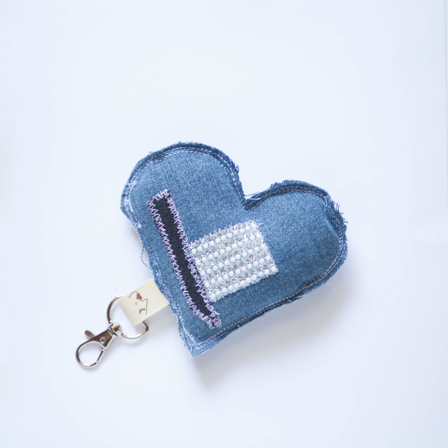 Portes-clés éco-chic en forme de cœur - Glamour - Accessoire stylé - Denim surcyclé - Bag Charms.