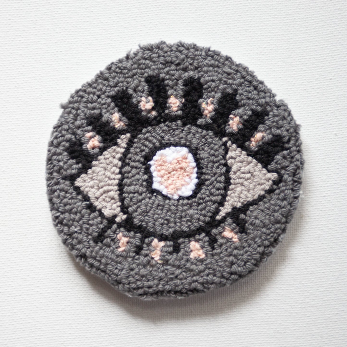 Sous-verres faits à la main - Série noire - Halloween - Punch needle sur tissu canvas récupéré