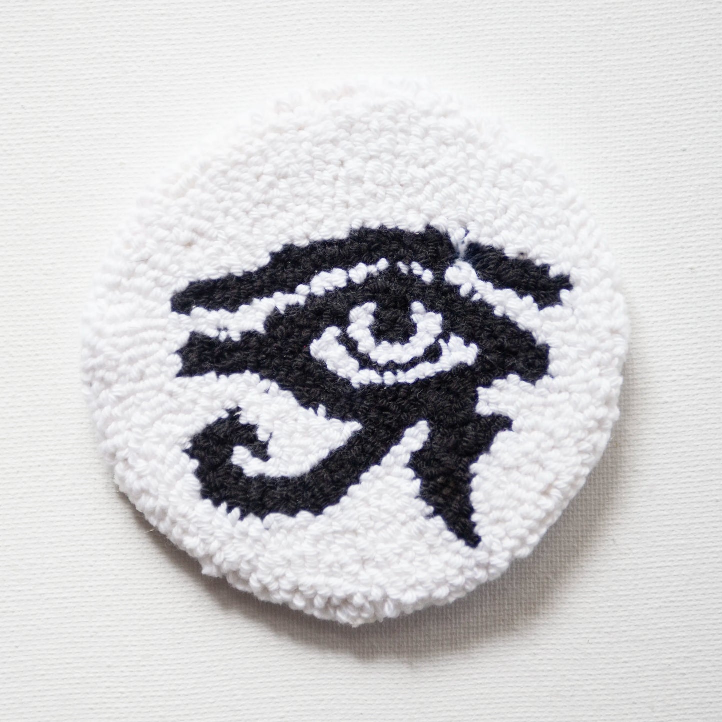 Sous-verres faits à la main - Série noire - Halloween - Punch needle sur tissu canvas récupéré