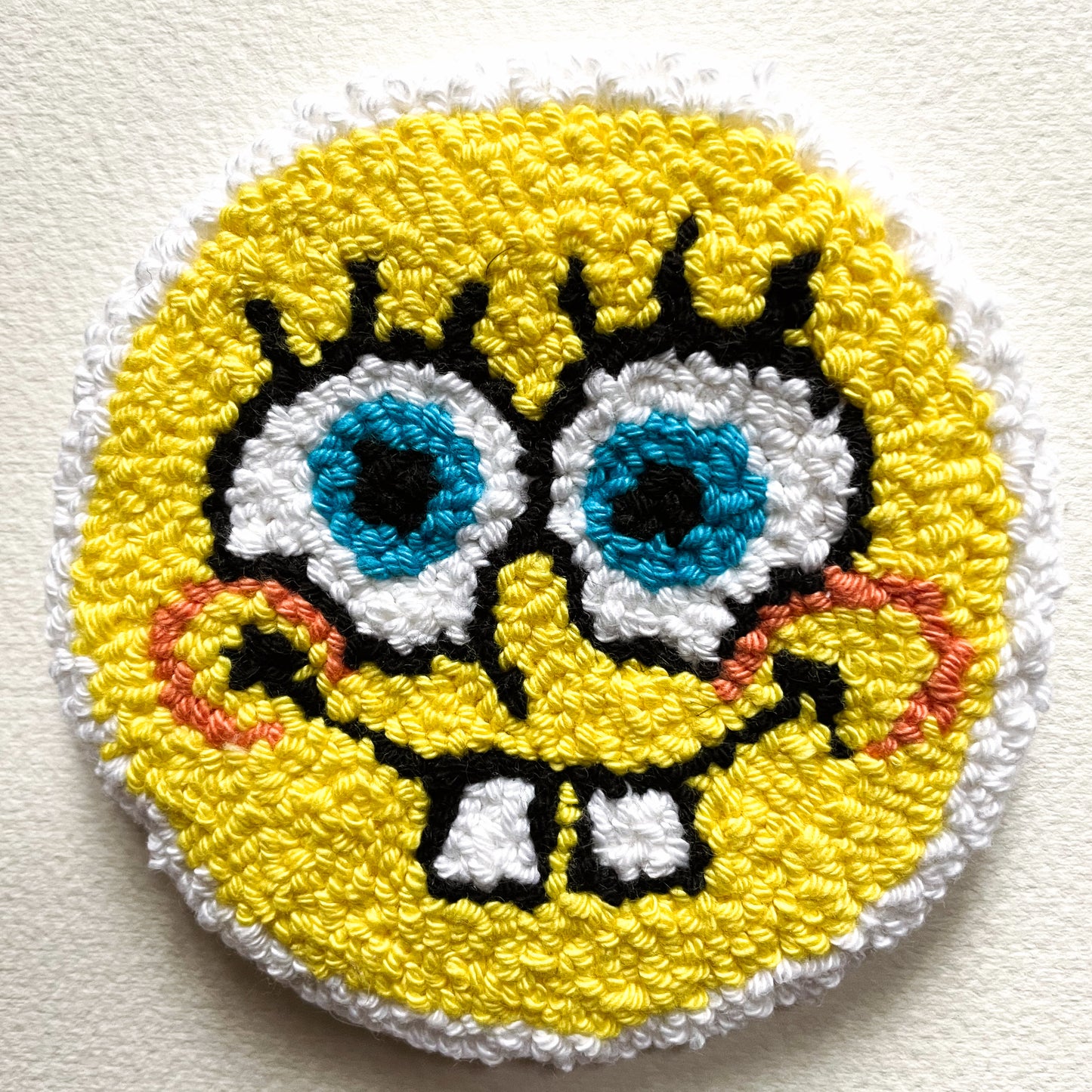 Ensembles de sous-verres faits à la main - Punch needle sur tissu canvas récupéré - Inspirés de dessins animés