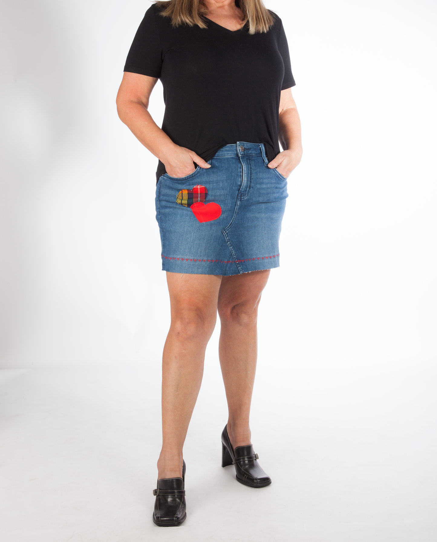 Mini jupe originale en denim surcyclé - Décorations style à carreaux - Grandeur 12.