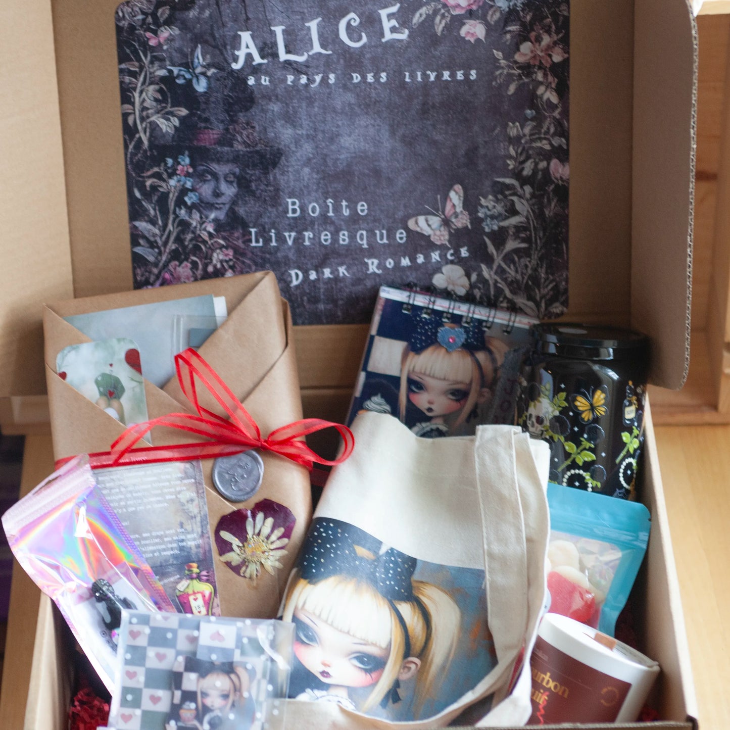 ALICE AU PAYS DES LIVRES - ÉDITION DELUXE - DARK ROMANCE 18+ (FRANÇAIS) - Boîte thématique Deluxe - Édition limitée