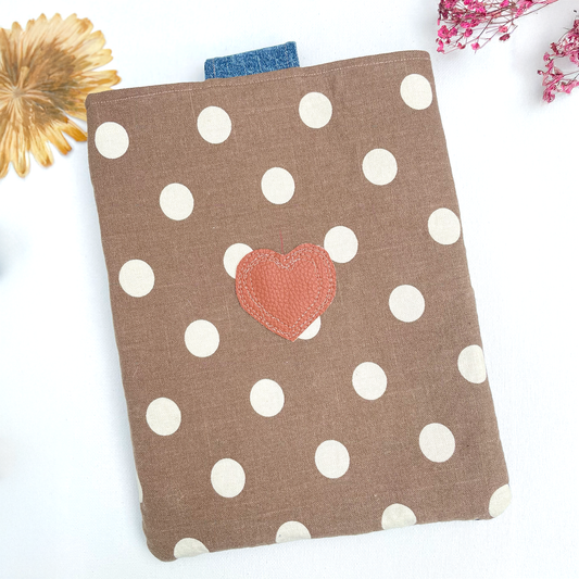Pochette pour livre fait main - Modèle unique fait de tissus surcyclés (upcycled)
