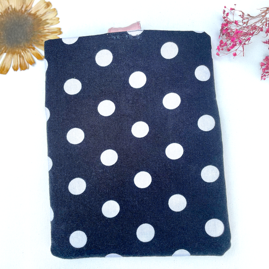 Pochette pour livre fait main - Modèle unique fait de tissus surcyclés (upcycled)