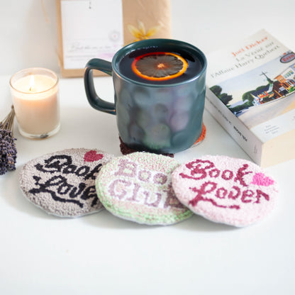 Sous-verres faits à la main - Punch needle sur tissu canvas récupéré - Bookish style