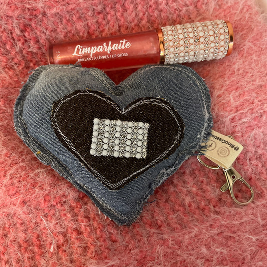 Portes-clés éco-chic en forme de cœur - Glamour - Accessoire stylé - Denim surcyclé - Bag Charms.