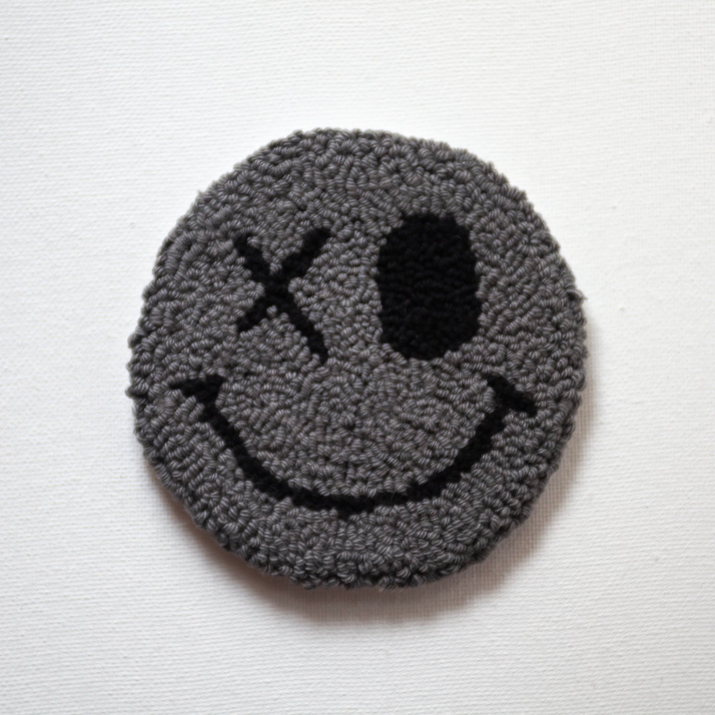 Sous-verres faits à la main - Série noire - Halloween - Punch needle sur tissu canvas récupéré