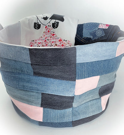 Panier à linge fait de denim surcyclé
