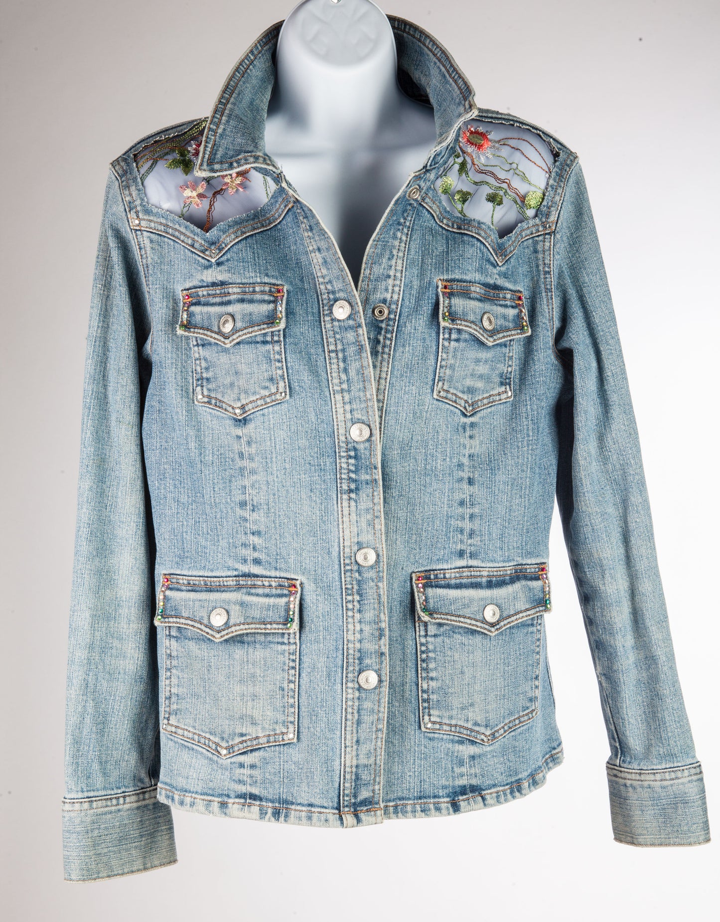 Jacket original en denim surcyclé avec broderie - Médium