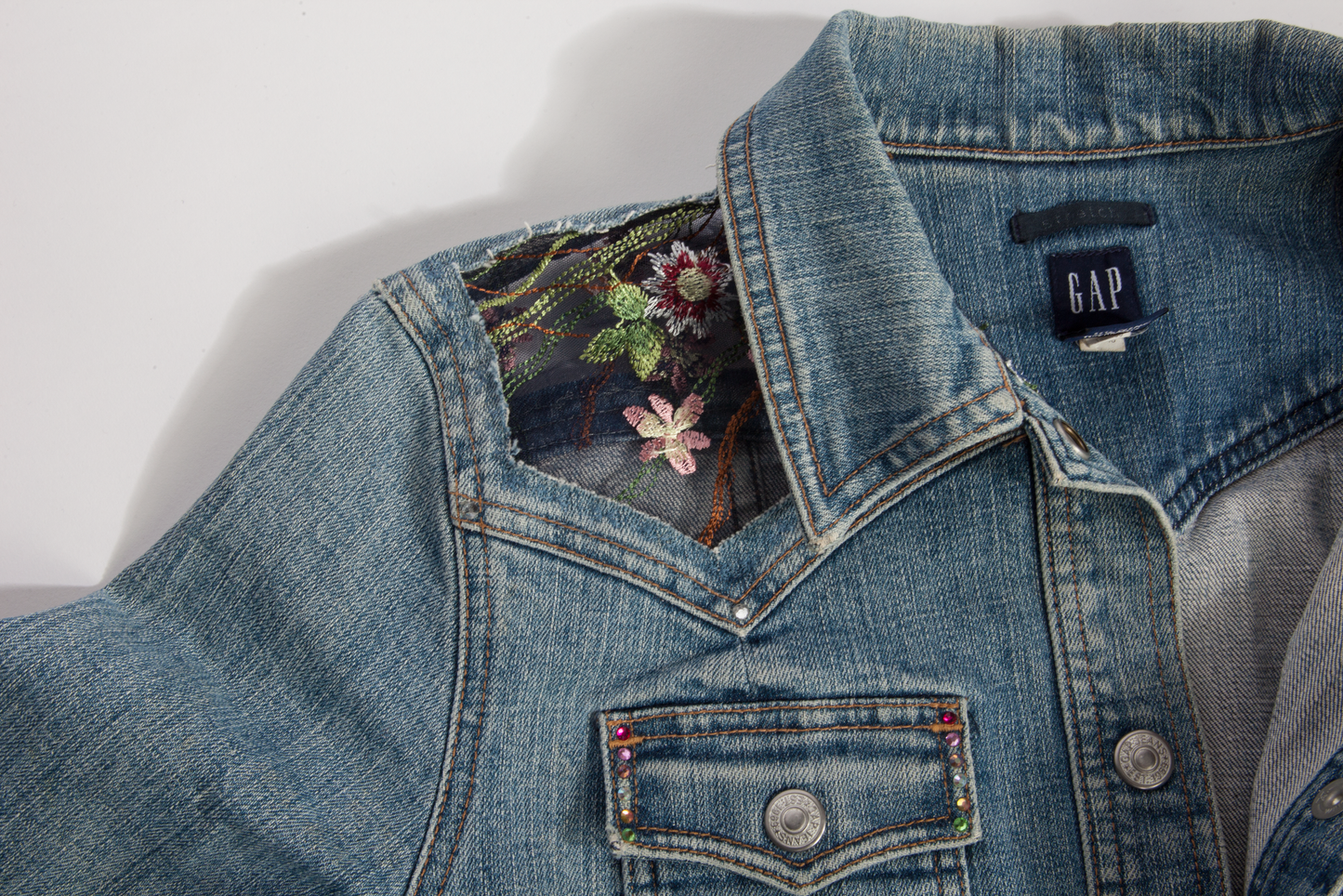 Jacket original en denim surcyclé avec broderie - Médium